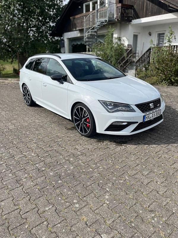 Weiß Gebraucht 2018 Cupra Leon Kombi | 18.990 € (Guter Preis) - Bild 1/4