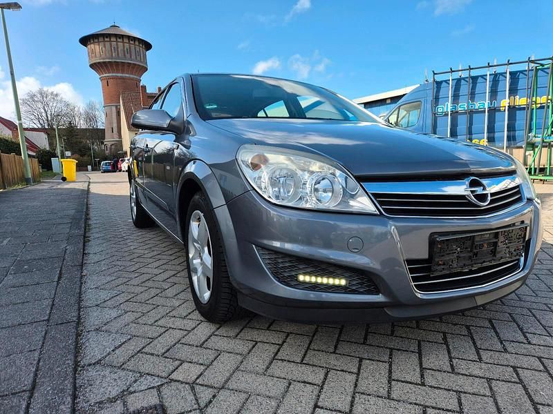 Gebraucht Opel Astra 105 PS (77 kW) 2008 Grau Limousine