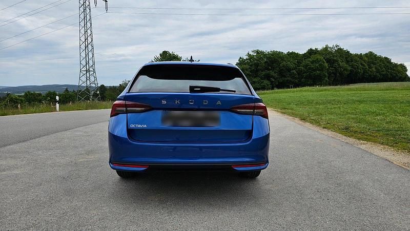 Gebraucht Skoda Octavia Selection 150 PS (110 kW) 2025 Blau Kombi