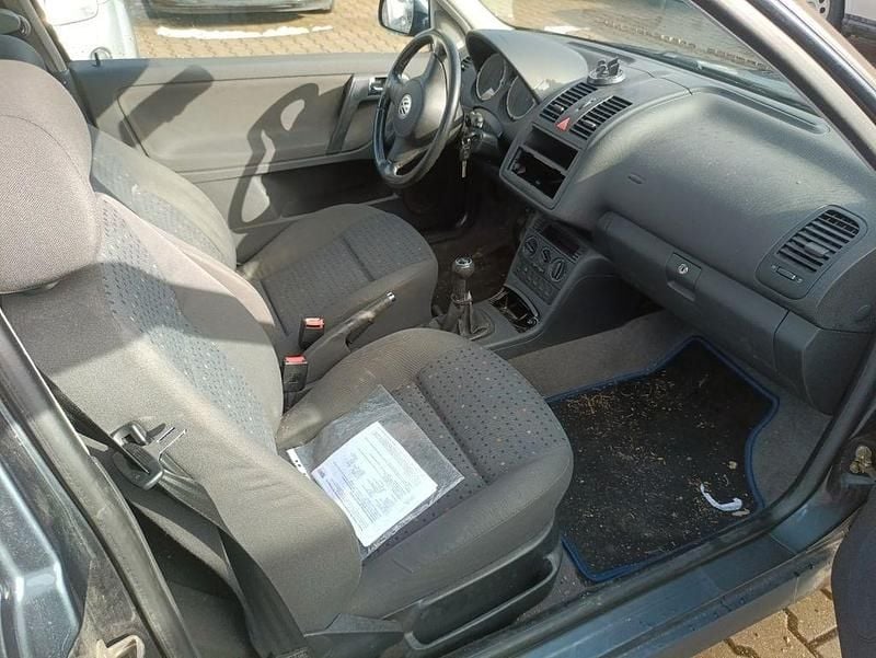 Gebraucht VW Polo 60 PS (44 kW) 2001 Blau Kleinwagen