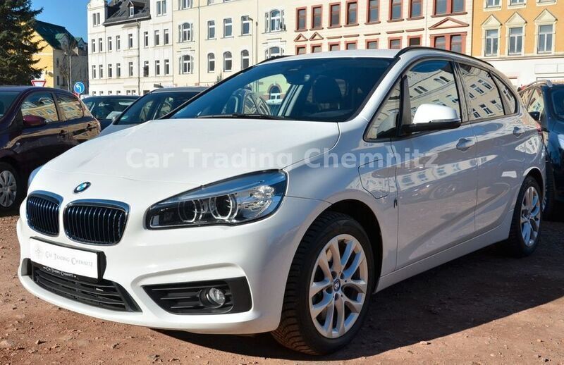 Weiß Gebraucht 2017 BMW 225 Active Tourer Advantage Van / Kleinbus | 13.999 € (Fairer Preis) - Bild 1/4