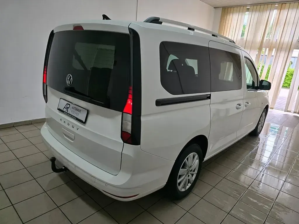 Gebraucht VW Caddy Life 114 PS (83 kW) 2023 Weiß Van / Kleinbus