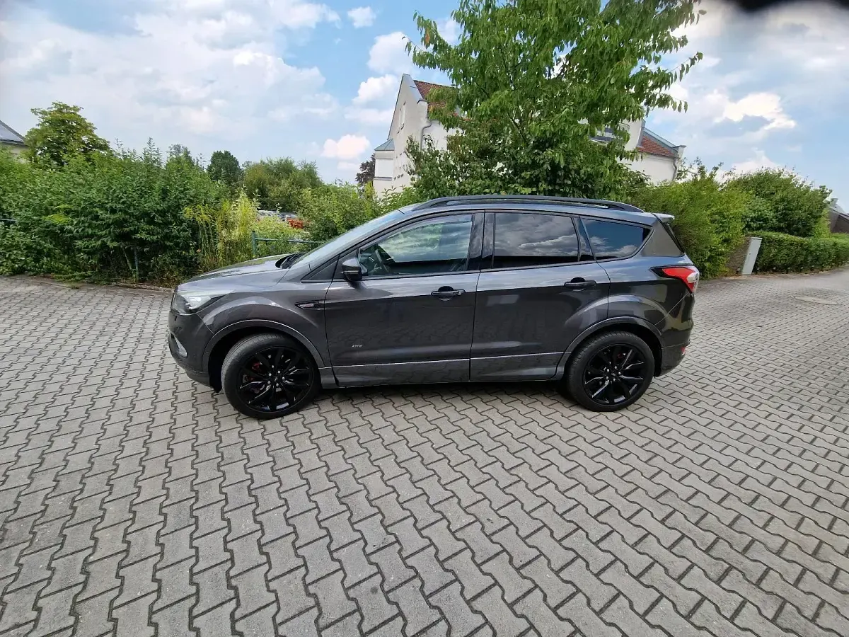 Gebraucht Ford Kuga ST-Line 150 PS (110 kW) 2018 Grau SUV