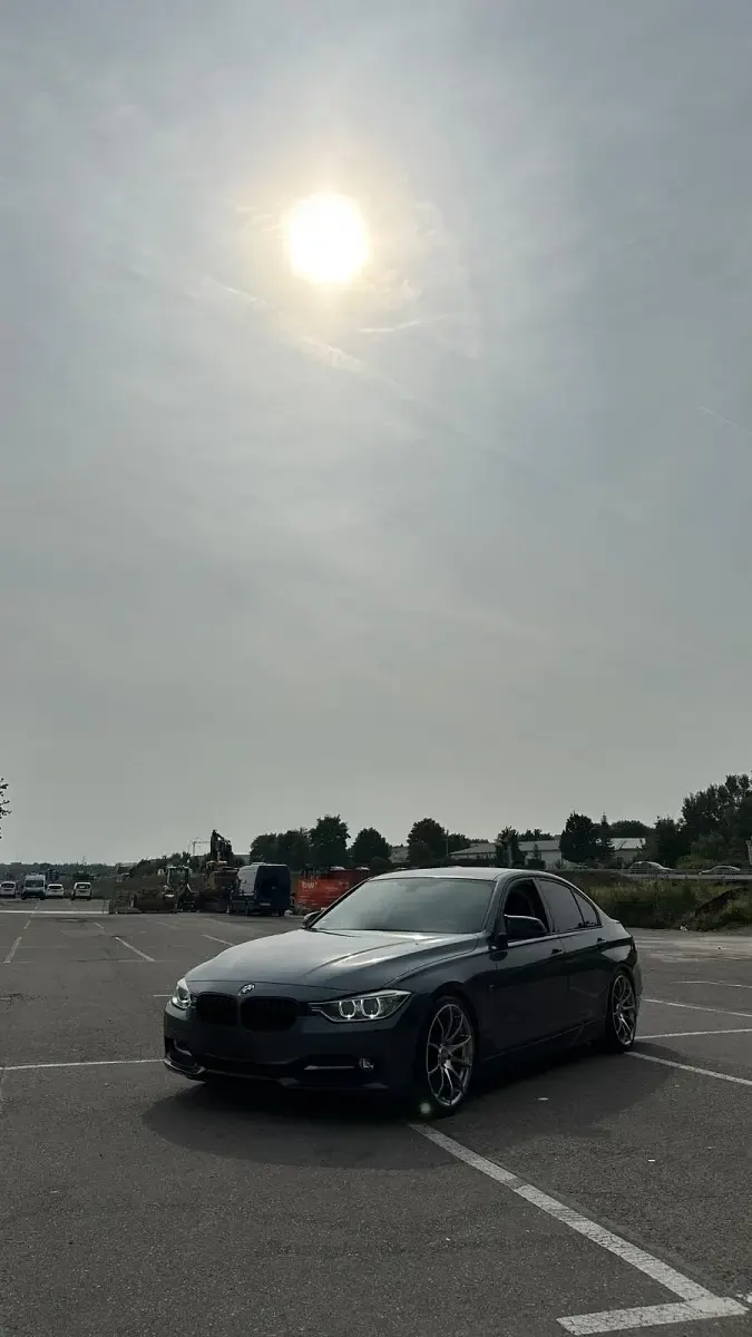 Gebraucht BMW 318 Sport Line 143 PS (105 kW) 2013 Grau Limousine