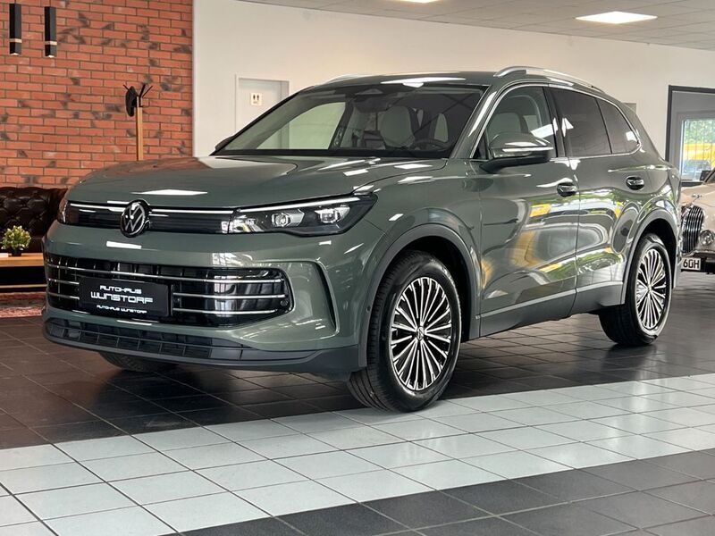 Cipressinogrün metallic Gebraucht 2024 VW Tiguan Elegance SUV | 40.990 € (Teuer) - Bild 1/4