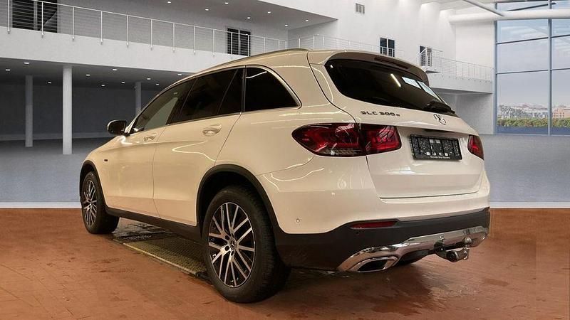 Gebraucht Mercedes GLC300e 320 PS (235 kW) 2021 Polarweiss SUV