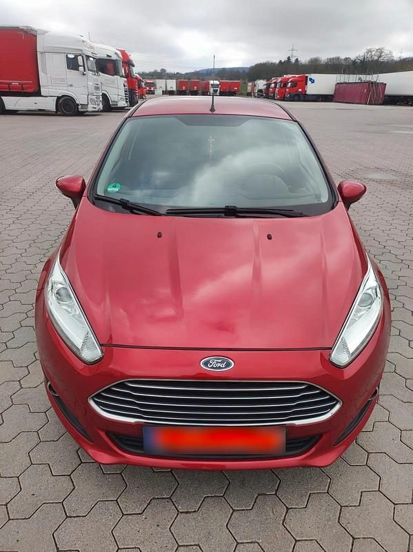 Gebraucht Ford Fiesta SYNC Edition 82 PS (60 kW) 2015 Rot Kleinwagen