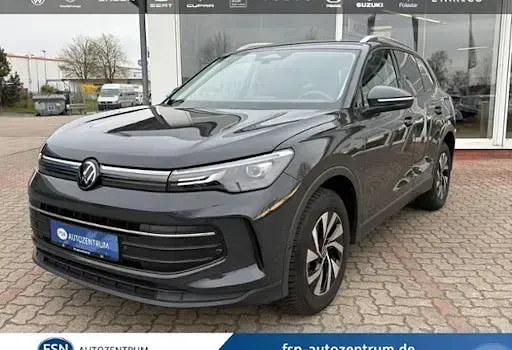 Gebraucht VW Tiguan Life 193 PS (141 kW) 2024 Grau SUV