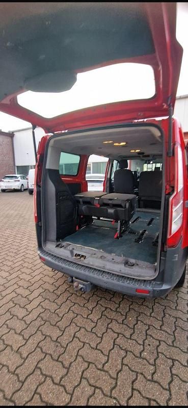 Gebraucht Ford Transit Trend 170 PS (125 kW) 2017 Rot Kombi