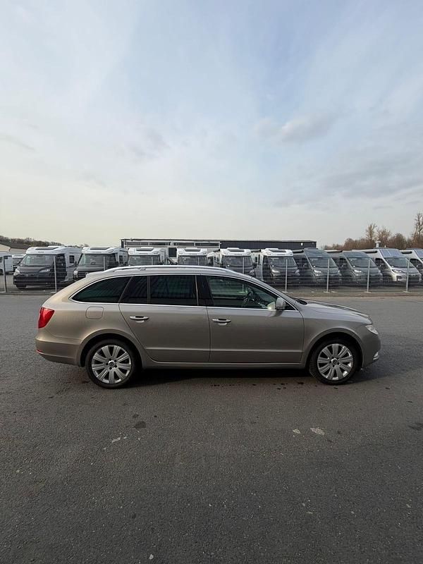 Gebraucht Skoda Superb 200 PS (147 kW) 2012 Grau Kombi