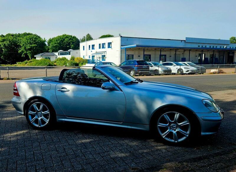 Silber Gebraucht 2004 Mercedes SLK230 Cabrio | 5.000 € - Bild 1/4