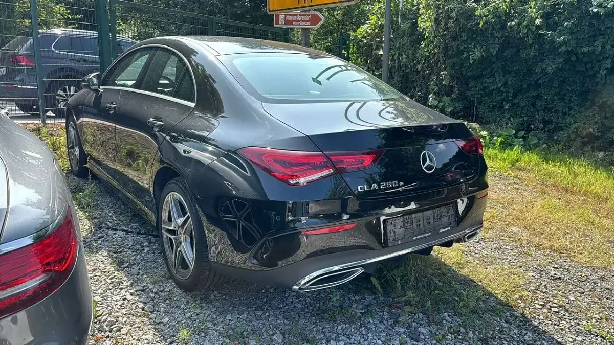 Gebraucht Mercedes CLA250e 160 PS (117 kW) 2021 Schwarz Coupé