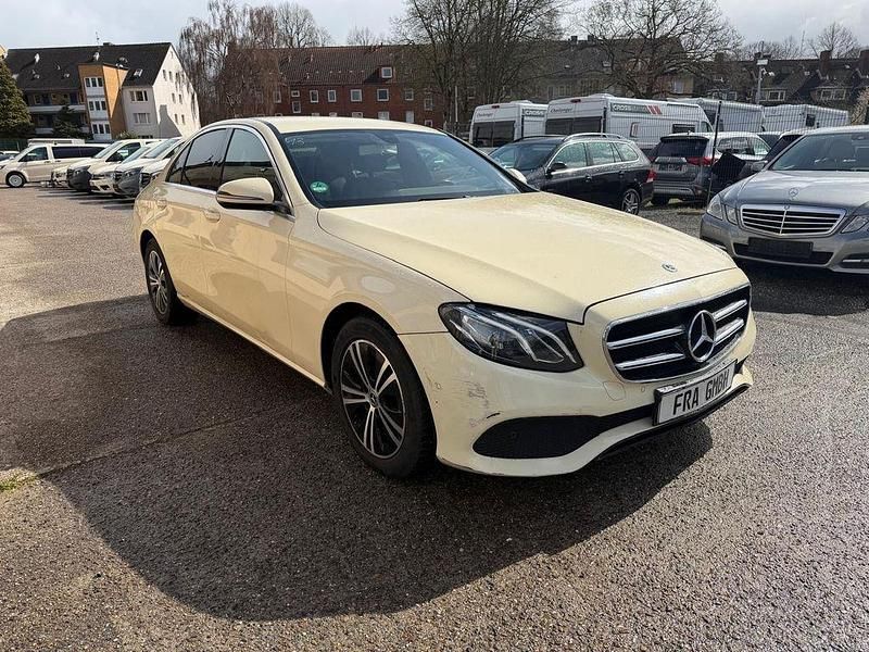 Gebraucht Mercedes E220 194 PS (142 kW) 2020 Beige Limousine