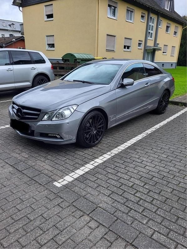 Gebraucht Mercedes E350 306 PS (225 kW) 2009 Grau Coupé
