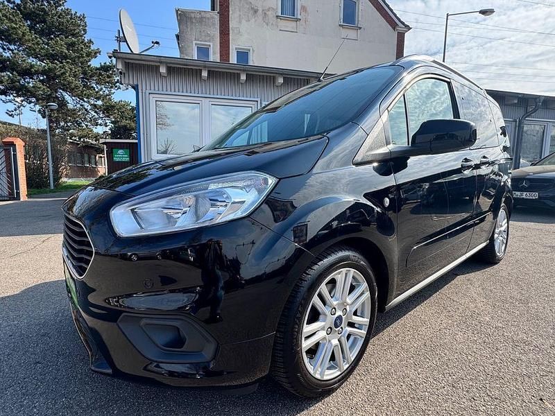 Gebraucht Ford Tourneo Courier Titanium 101 PS (74 kW) 2018 Schwarz Van / Kleinbus