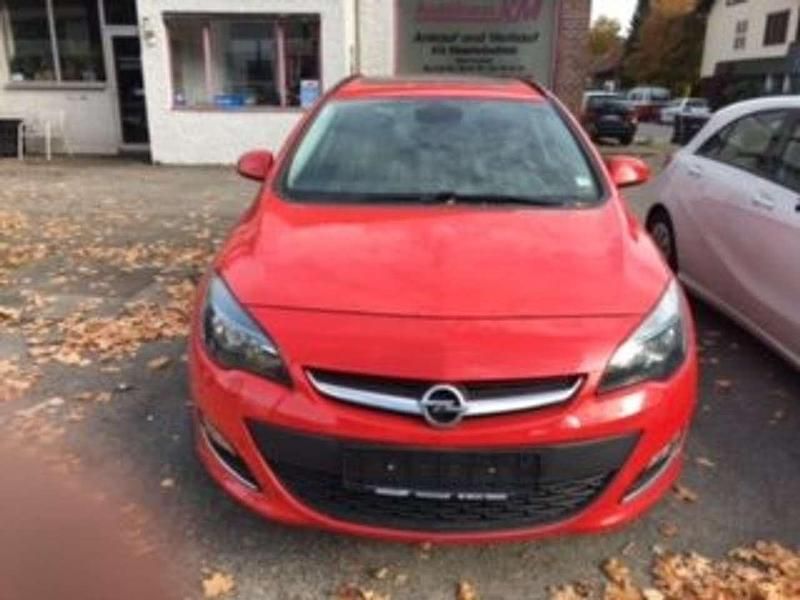 Gebraucht Opel Astra Innovation 140 PS (102 kW) 2013 Rot Kombi