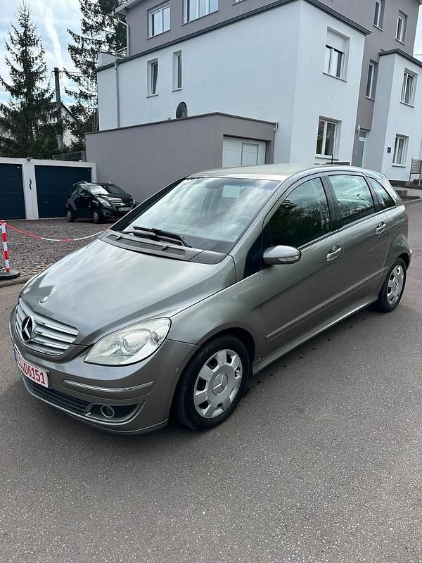 Grau Gebraucht 2008 Mercedes B180 Van / Kleinbus | 4.499 € (Guter Preis) - Bild 1/4