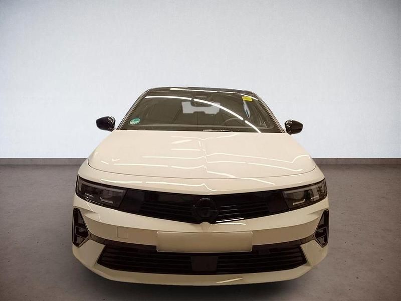 Gebraucht Opel Astra 145 PS (106 kW) 2024 Arktis weiß/dach schwarz (metallic) Limousine