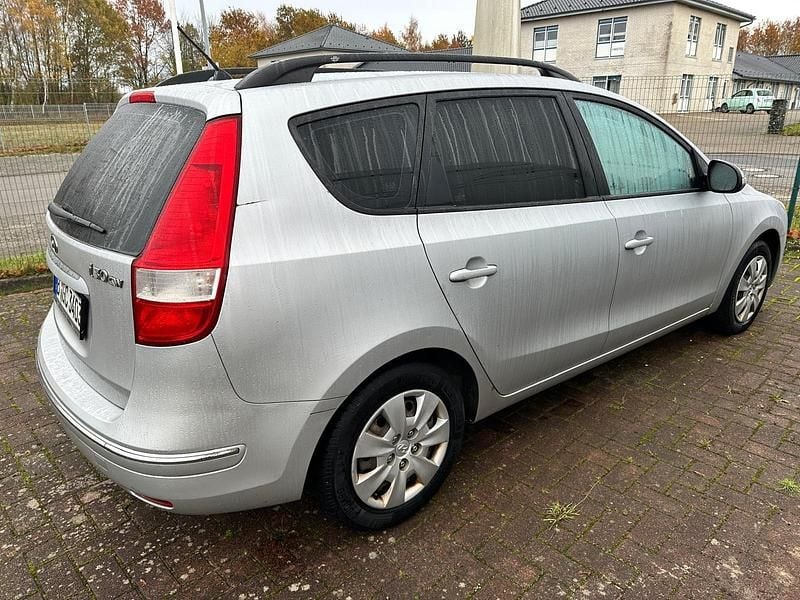 Gebraucht Hyundai i30 126 PS (92 kW) 2009 Silber Kombi