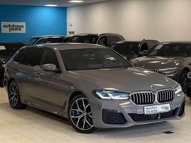 Berninagrau bernsteineffekt Gebraucht 2022 BMW 530 M Sport Kombi | 39.399 € (Fairer Preis) - Bild 1/4