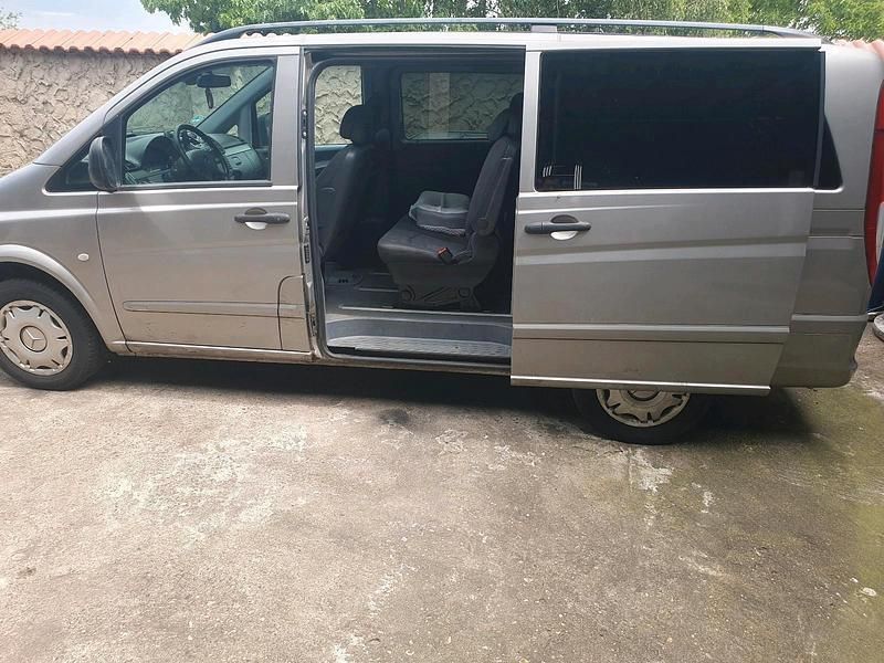 Grau Gebraucht 2009 Mercedes Vito Van / Kleinbus | 8.000 € - Bild 1/4
