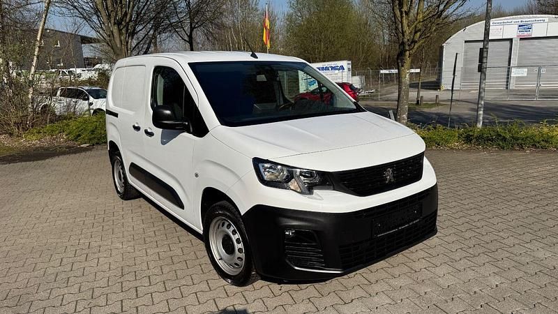 Gebraucht Peugeot Partner Premium 102 PS (75 kW) 2021 Weiß Van / Kleinbus