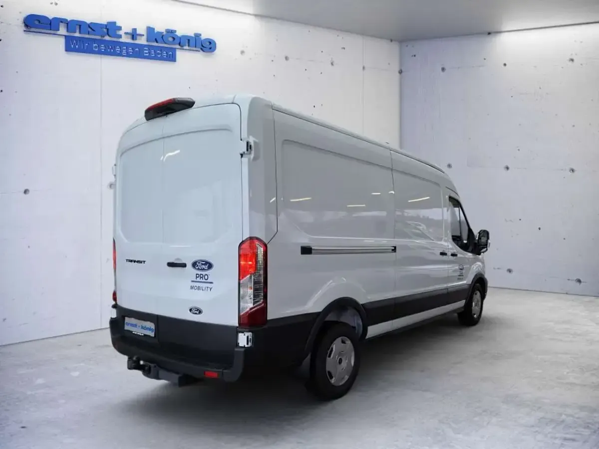 Gebraucht Ford Transit Trend 131 PS (96 kW) 2024 Frozen white Pickup