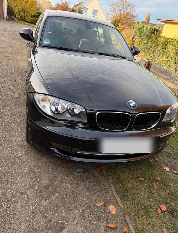Schwarz Gebraucht 2010 BMW 116 Kleinwagen | 7.800 € (Teuer) - Bild 1/4