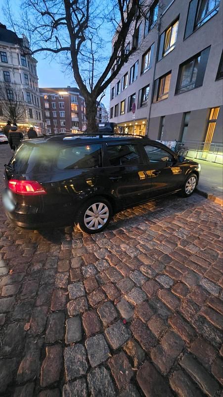 Gebraucht VW Passat 122 PS (89 kW) 2011 Schwarz Kombi