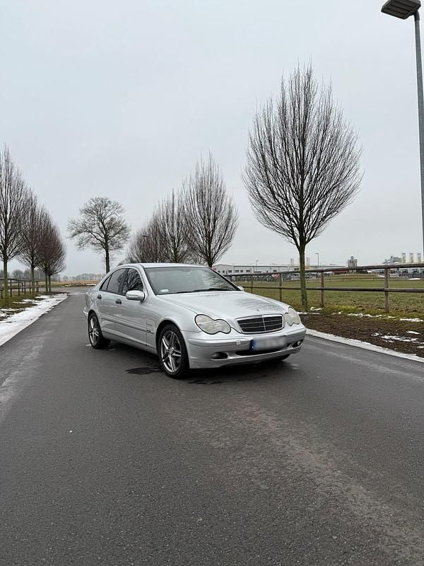 Gebraucht Mercedes 220 150 PS (110 kW) 2004 Silber Limousine