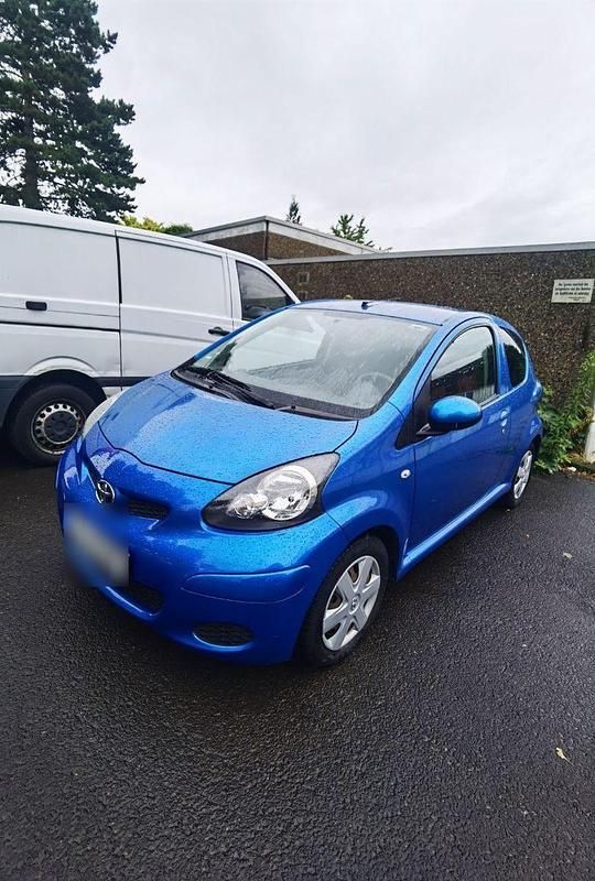Blau Gebraucht 2011 Toyota Aygo City Kleinwagen | 2.050 € (Guter Preis) - Bild 1/4