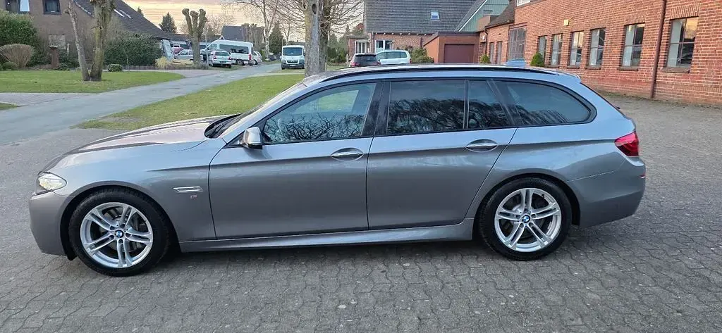 Gebraucht BMW 525 Shadowline 218 PS (160 kW) 2013 Grau Limousine