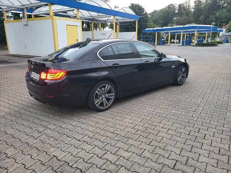 Schwarz Gebraucht 2012 BMW 520 Limousine | 9.999 € (Fairer Preis) - Bild 1/4