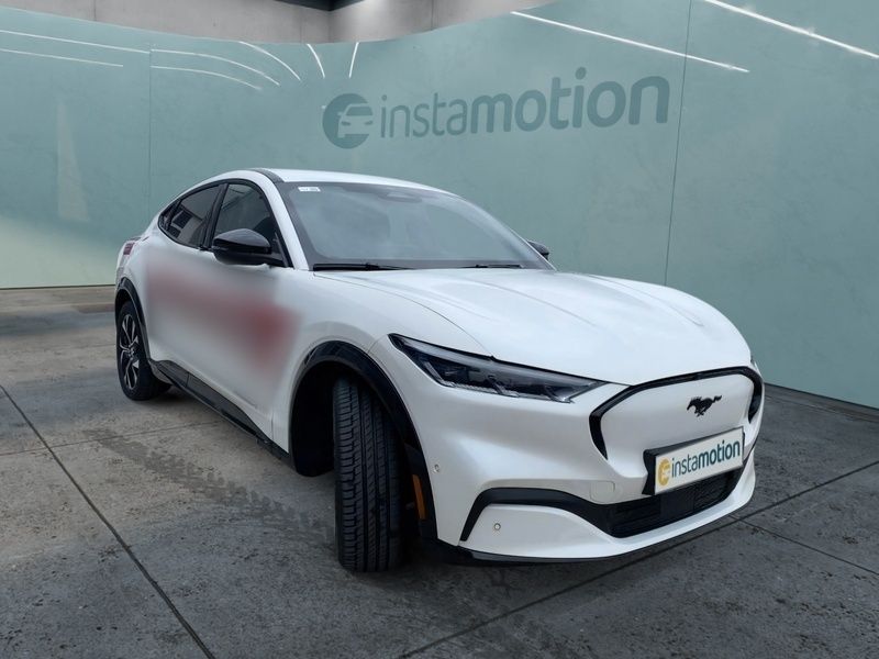 Weiß Gebraucht 2024 Ford Mustang Mach-E Premium SUV | 50.648 € - Bild 1/4