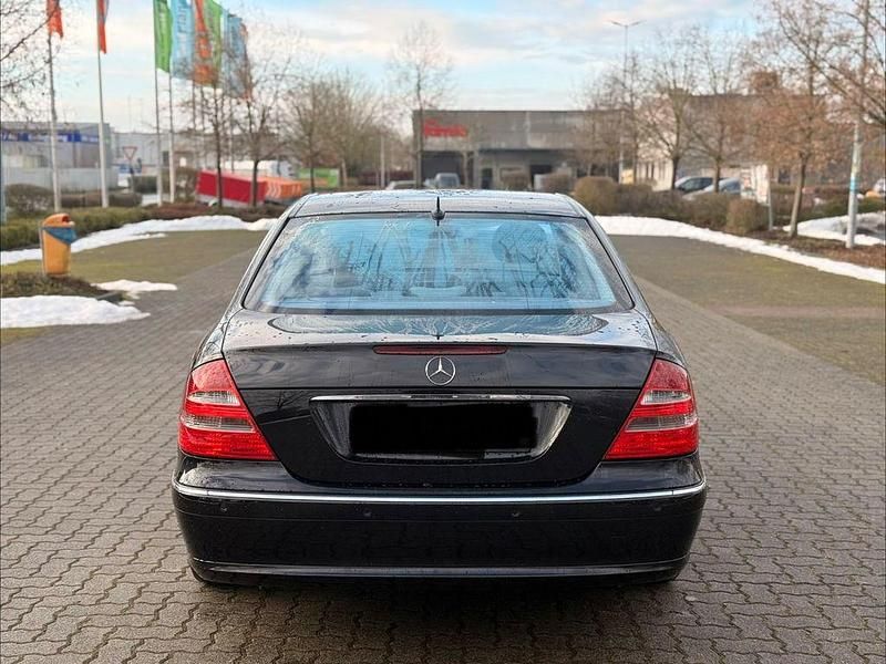 Gebraucht Mercedes E280 Avantgarde 177 PS (130 kW) 2004 Schwarz Limousine