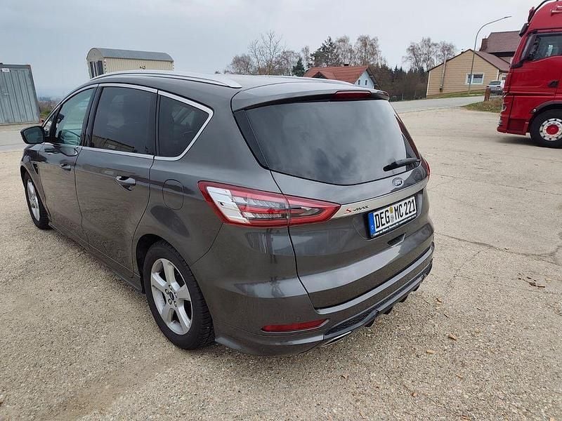 Gebraucht Ford S-MAX Titanium 179 PS (131 kW) 2016 Grau Van / Kleinbus