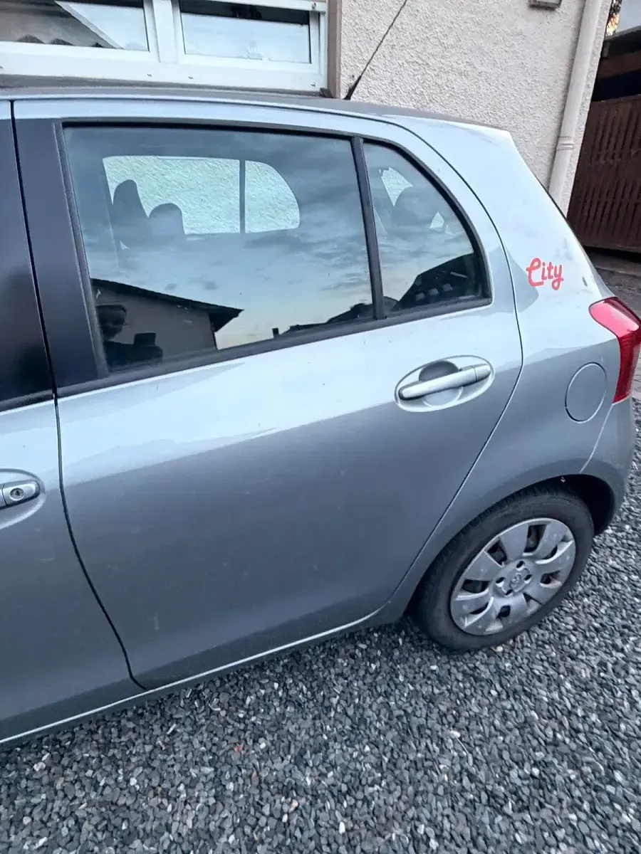 Gebraucht Toyota Yaris 69 PS (50 kW) 2006 Grau Kleinwagen