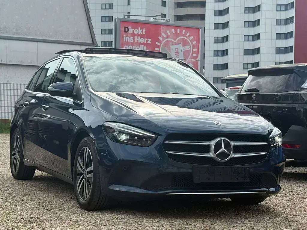 Gebraucht Mercedes B180 136 PS (100 kW) 2021 Blau Kleinwagen