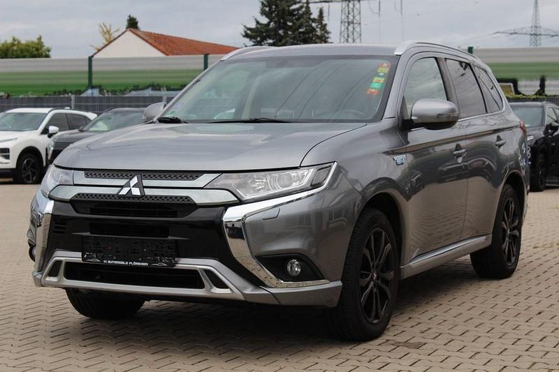 Grau Gebraucht 2019 Mitsubishi Outlander P-HEV Basis SUV | 17.990 € (Fairer Preis) - Bild 1/4