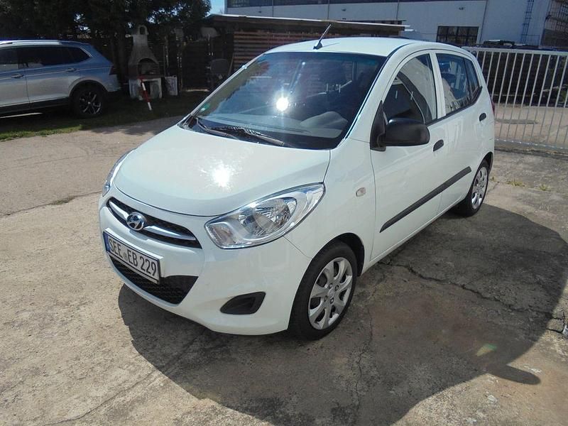 Gebraucht Hyundai i10 Edition 69 PS (50 kW) 2013 Weiß Kleinwagen