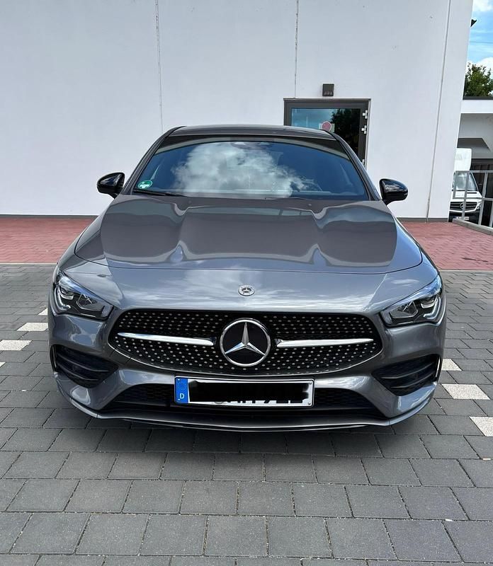 Grau Gebraucht 2022 Mercedes CLA200 Shooting Brake Kombi | 27.400 € (Superpreis) - Bild 1/4