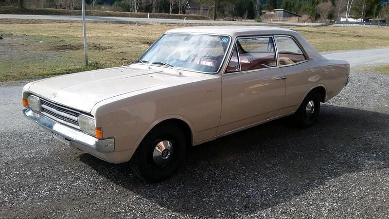 Beige Gebraucht 1967 Opel Rekord Limousine | 3.599 € - Bild 1/4