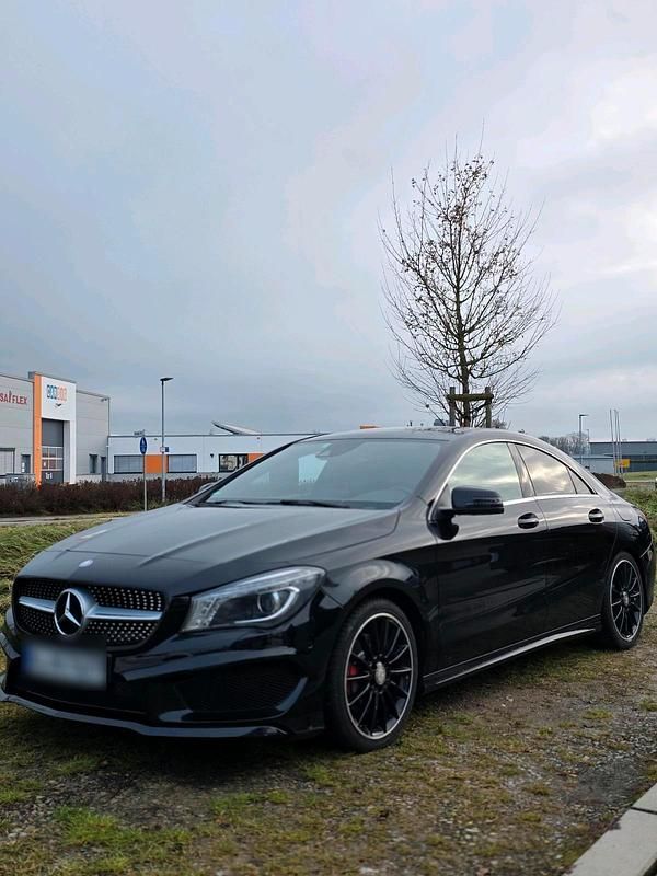 Schwarz Gebraucht 2015 Mercedes CLA220 AMG line Limousine | 14.000 € (Fairer Preis) - Bild 1/4