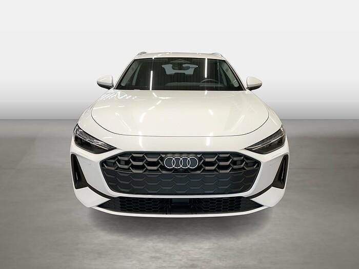 Gebraucht Audi A5 Sport 204 PS (150 kW) 2025 Weiß Coupé