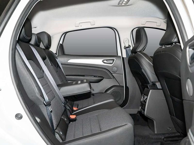 Gebraucht Renault Arkana Techno 144 PS (105 kW) 2023 Kyanitweiß metallic SUV