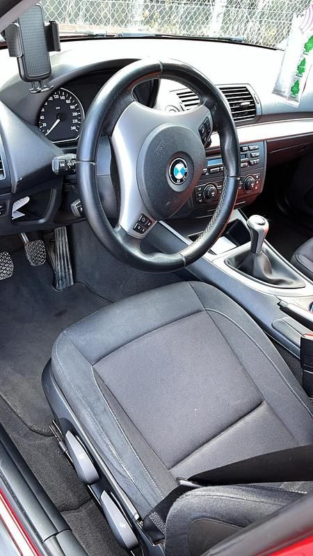 Rot Gebraucht 2007 BMW 118 Kleinwagen | 3.500 € - Bild 1/4