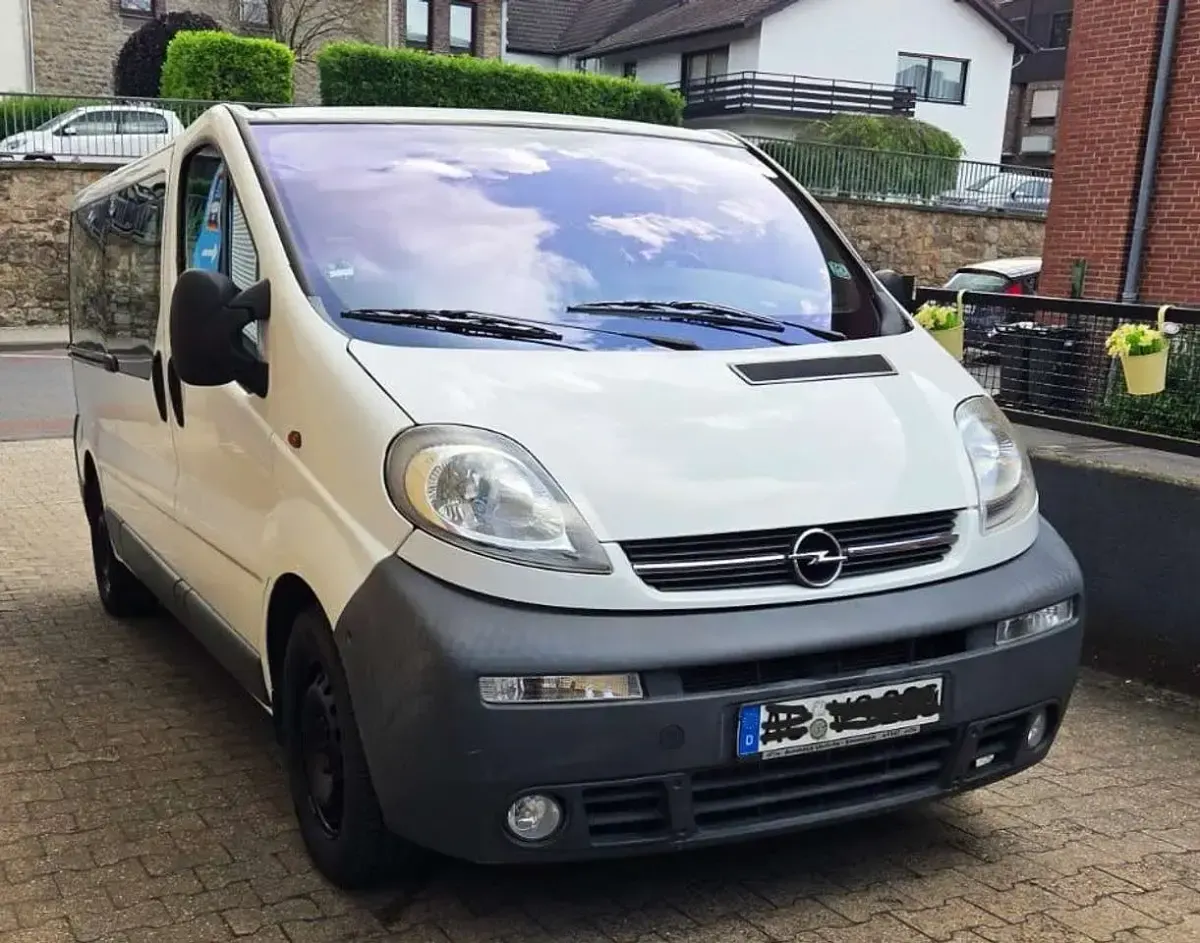Gebraucht Opel Vivaro 135 PS (99 kW) 2006 Casabl/arctic/eisweiss/kaolin Van / Kleinbus