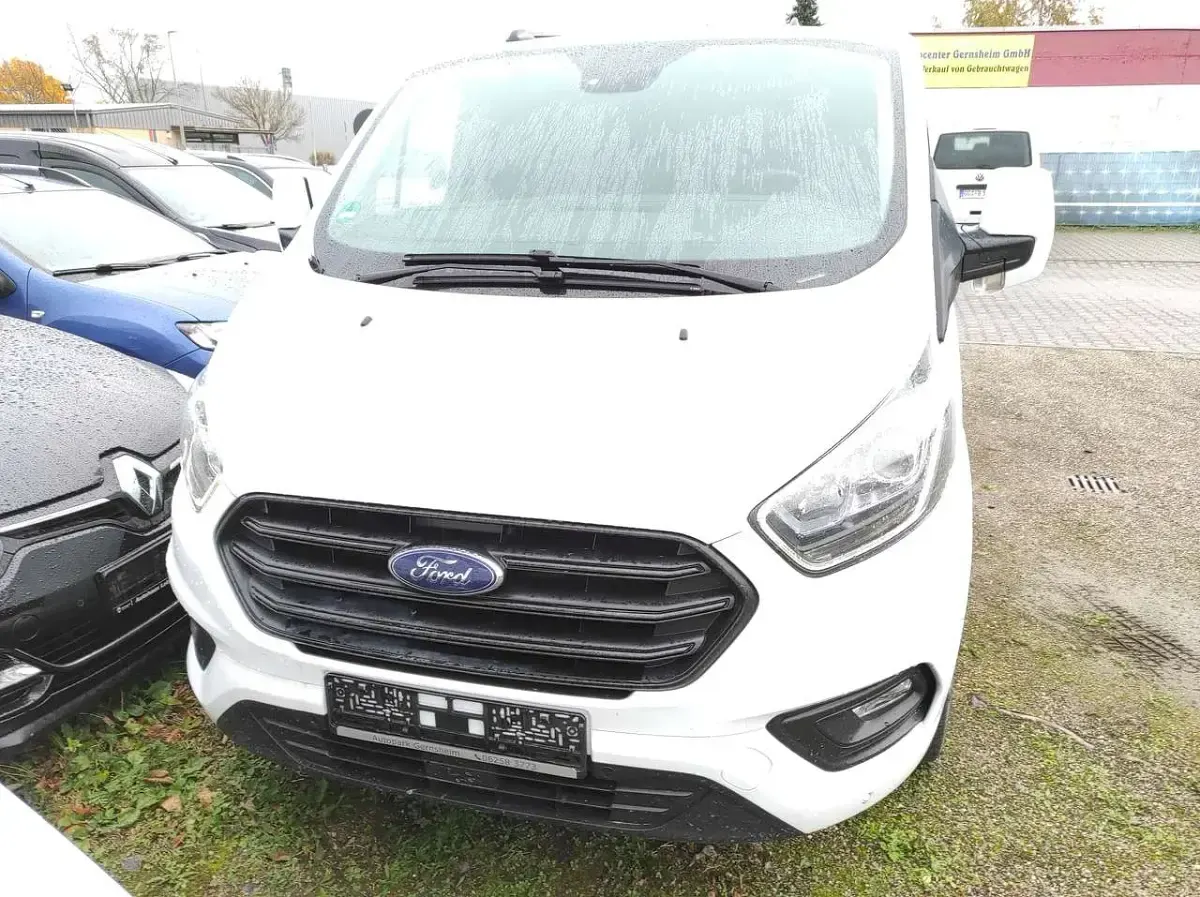 Gebraucht Ford Transit Custom 131 PS (96 kW) 2022 Weiß Van / Kleinbus