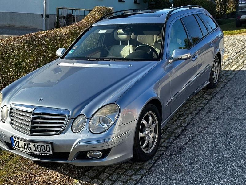 Blau Gebraucht 2009 Mercedes E280 Elegance Kombi | 4.490 € (Guter Preis) - Bild 1/4
