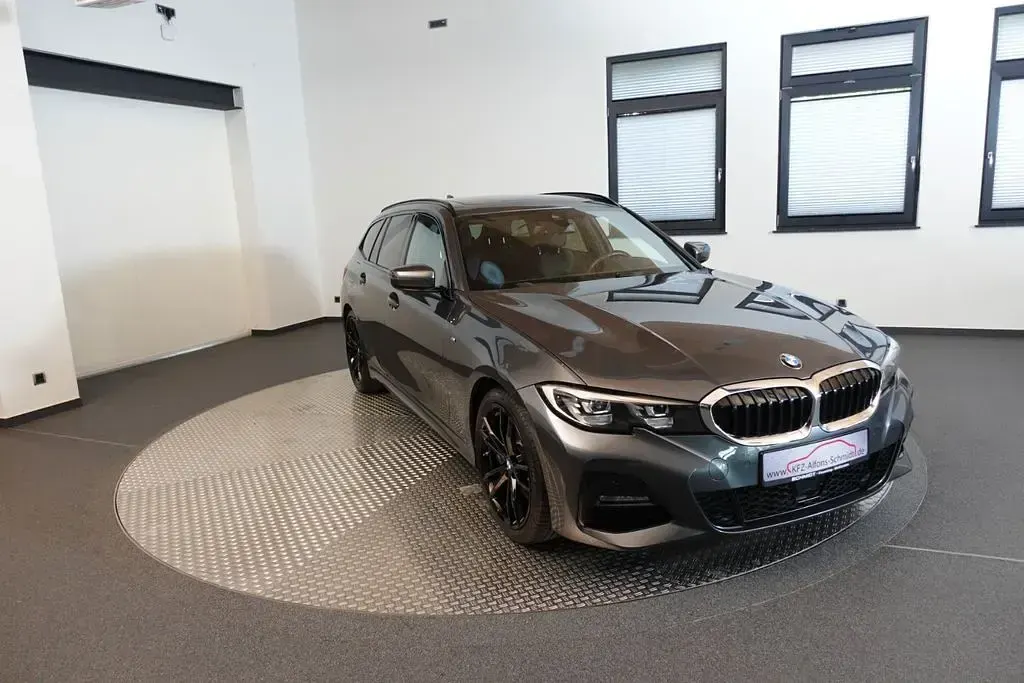 Gebraucht BMW 330 M Sport 258 PS (189 kW) 2019 Grau Kombi